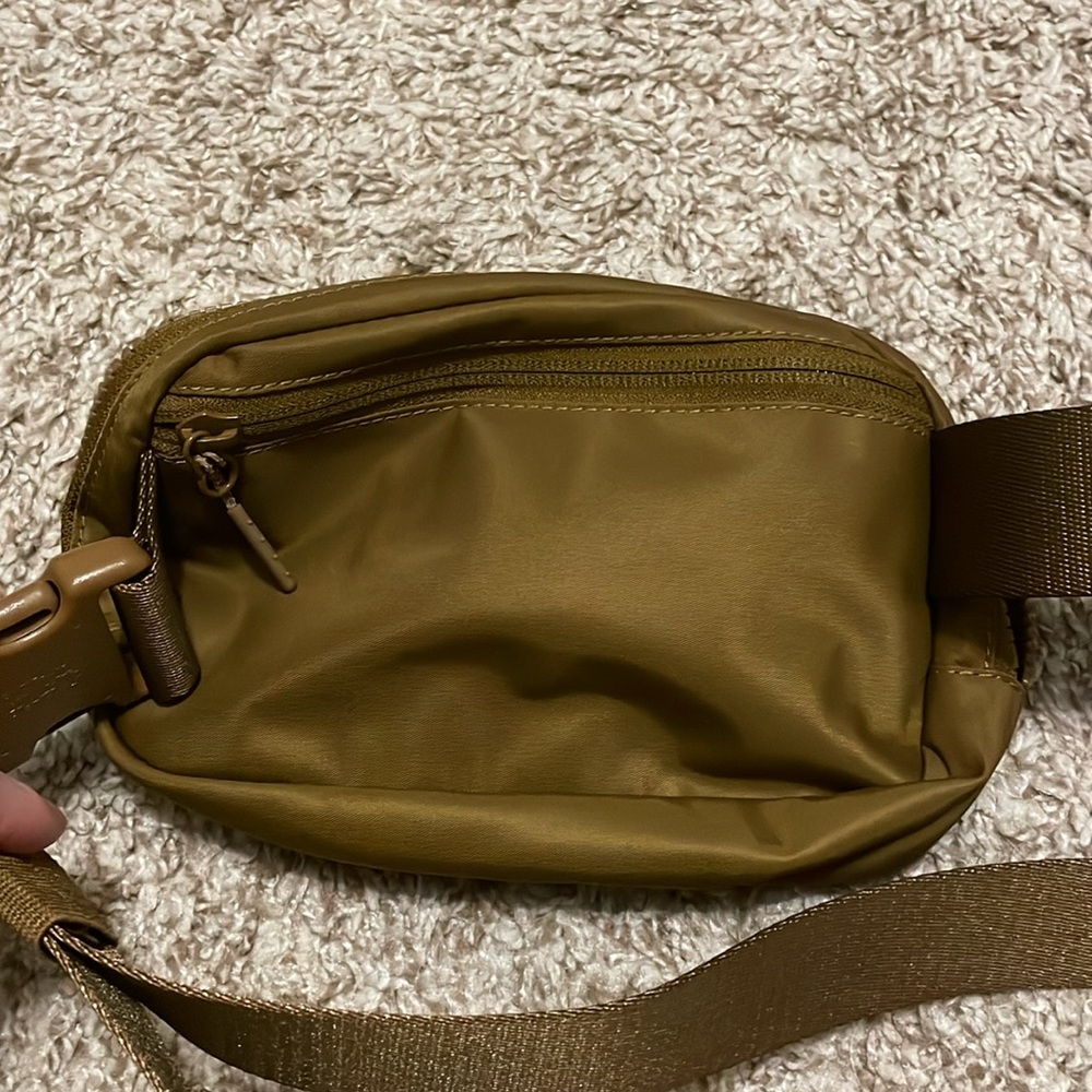 Lululemon Athletica Everywhere Belt Bag - Picture 5 of 6